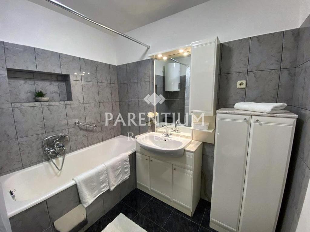 Apartment Ronaldo Porec Exterior photo